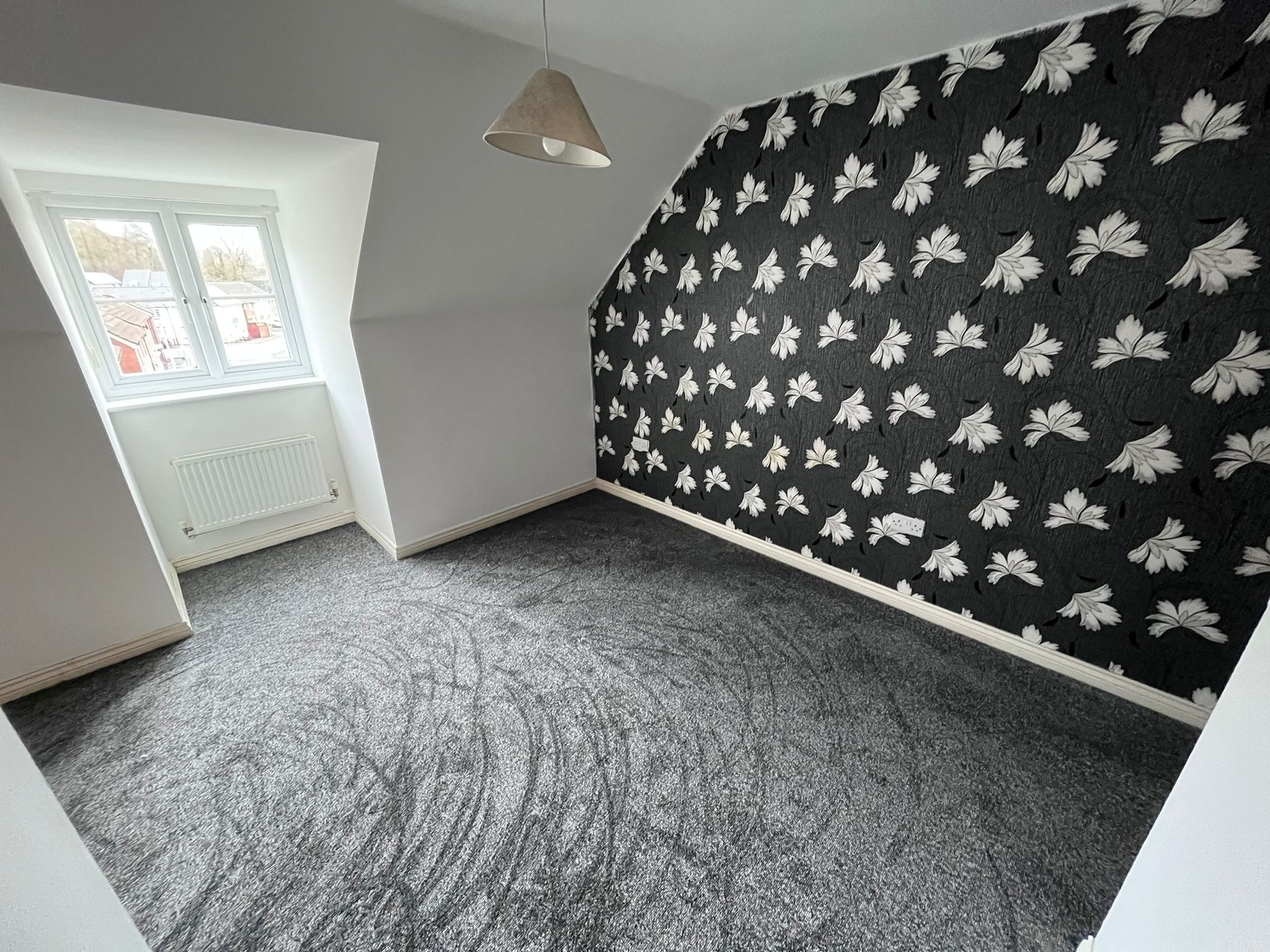 Flat Marcroft Road in Swansea