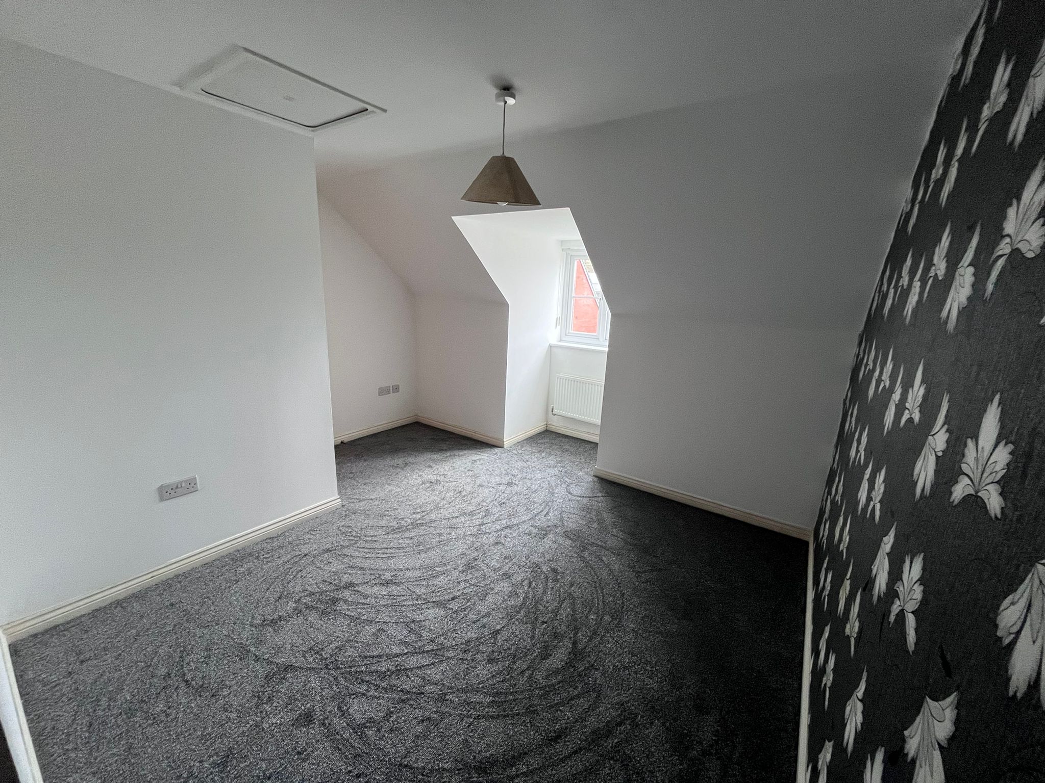 Flat Marcroft Road in Swansea