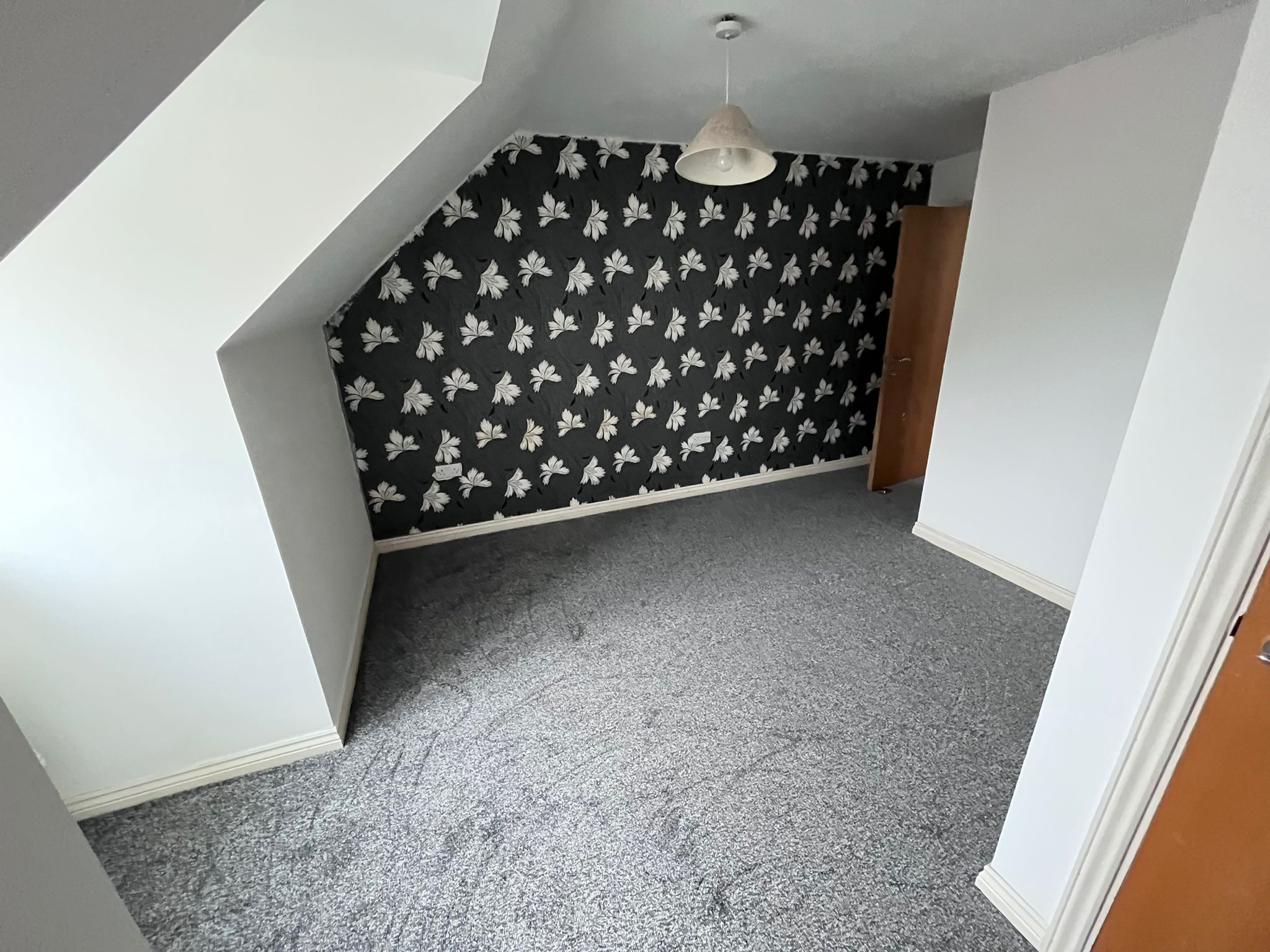 Flat Marcroft Road in Swansea