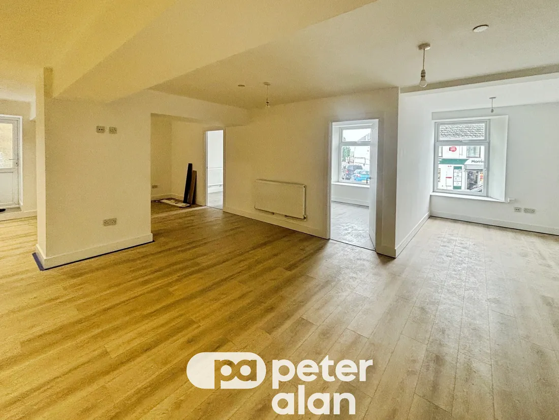 Flat Southall Street in Brynna