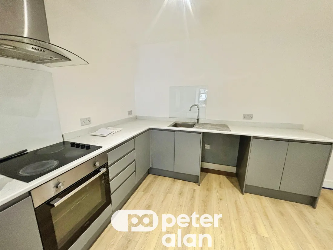 Flat Southall Street in Brynna