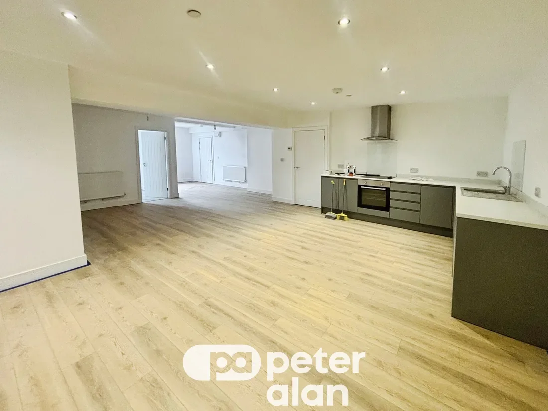 Flat Southall Street in Brynna
