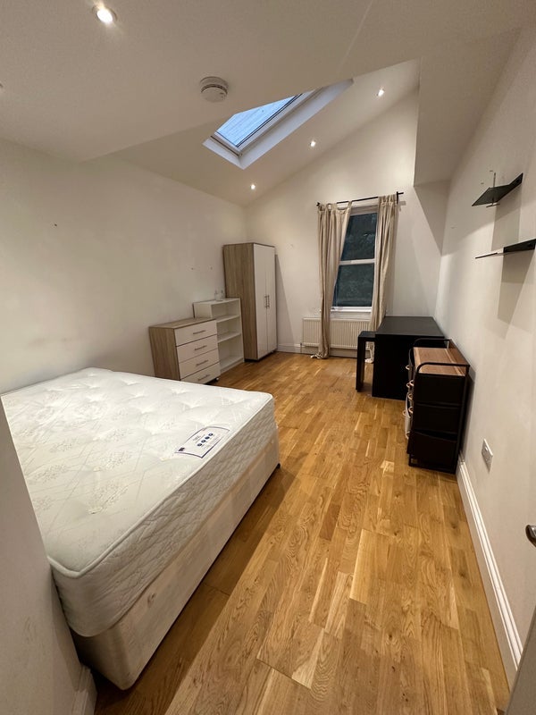 Room Brockley Way in Greater London