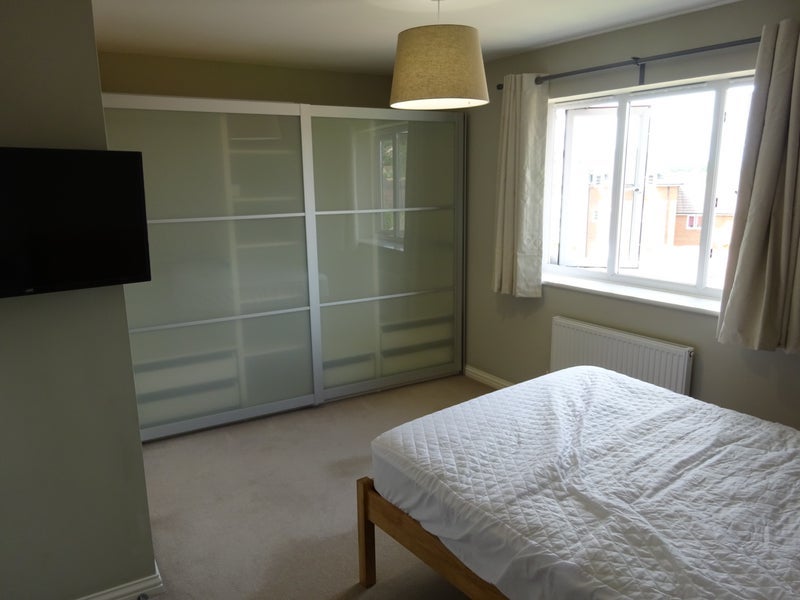 Room Castlerigg Way in Crawley