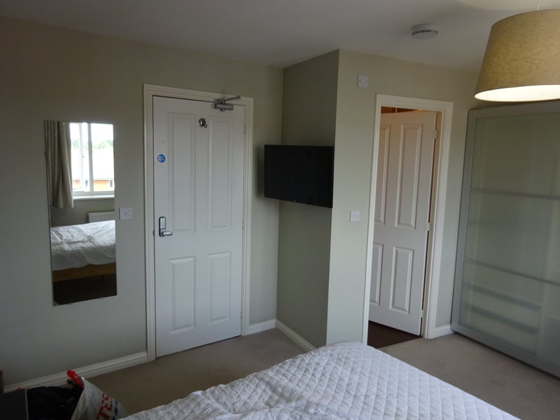 Room Castlerigg Way in Crawley