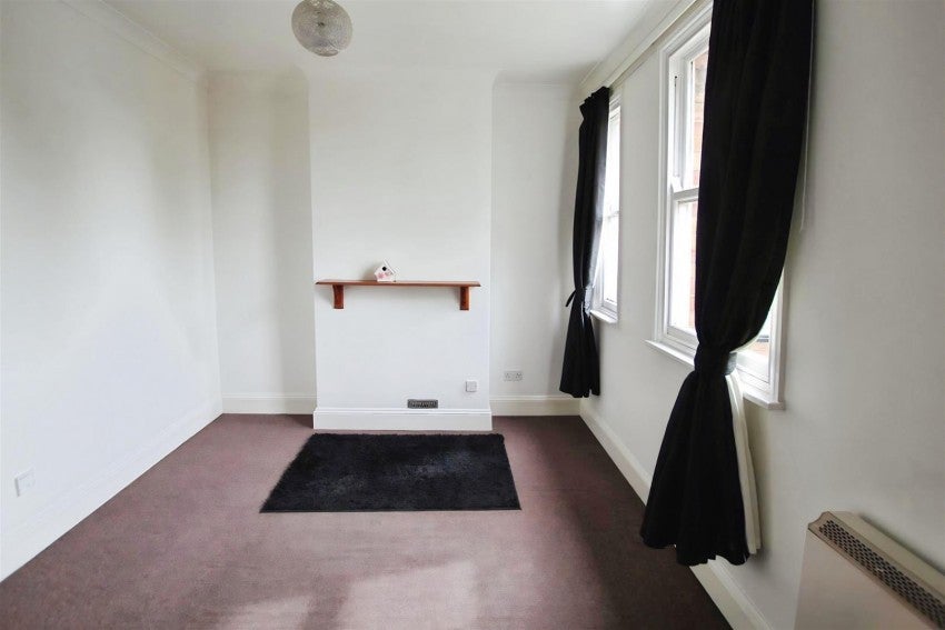 Flat Queensberry Road in Kettering