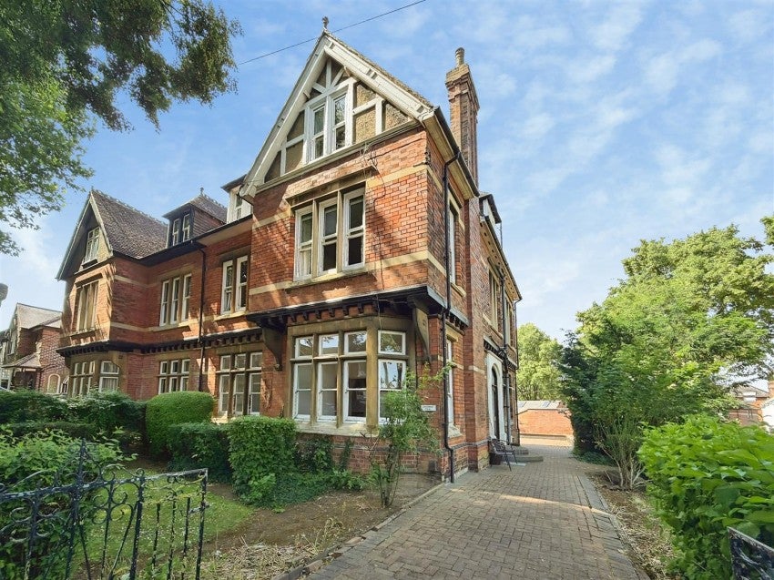 Flat Queensberry Road in Kettering