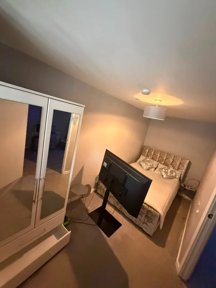 Room Southport Road in Greater London