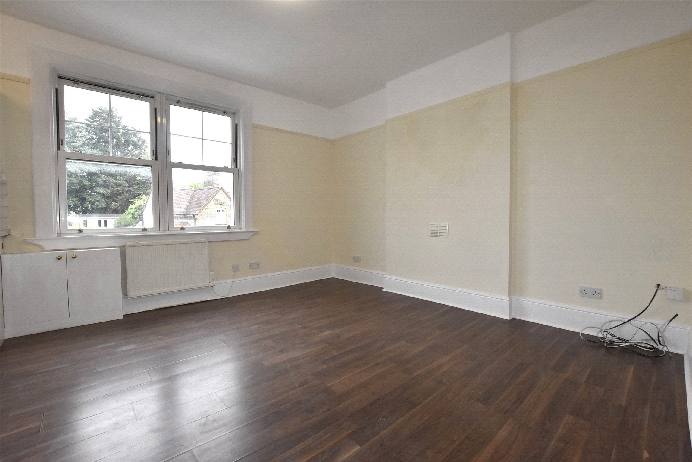 Flat Ladbroke Road in Reigate and Banstead