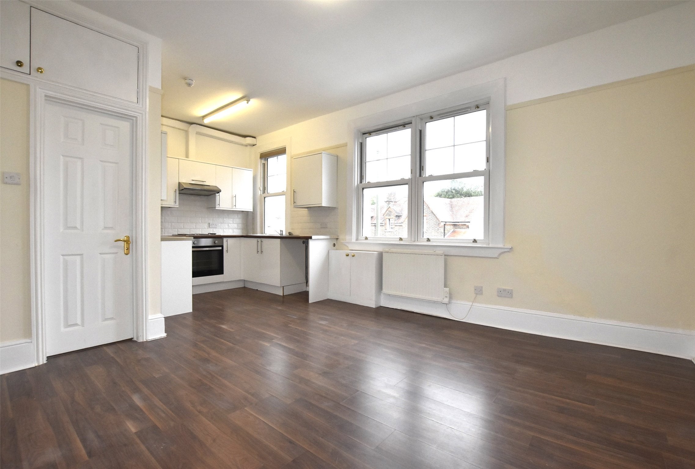 Flat Ladbroke Road in Reigate and Banstead