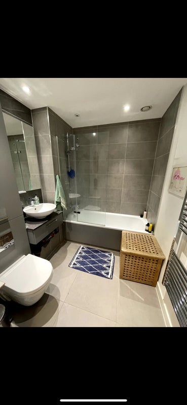 Room St Paul's Way in Greater London