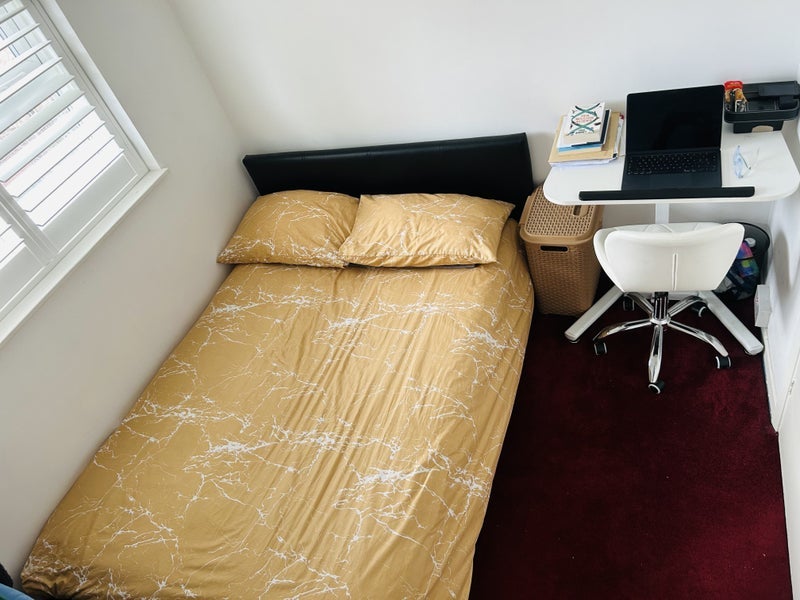 Flat Blyth Road in London