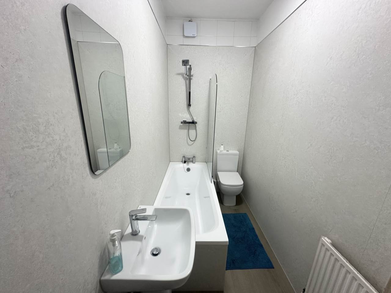 Room Glebe Avenue in Leeds