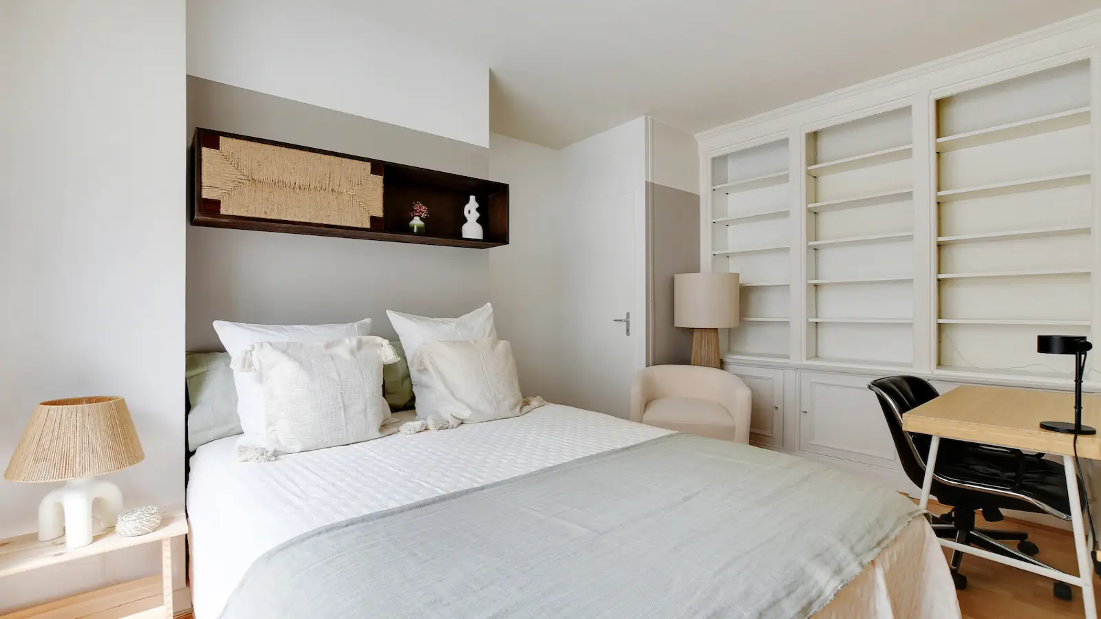 Room Place du Costa Rica in Paris