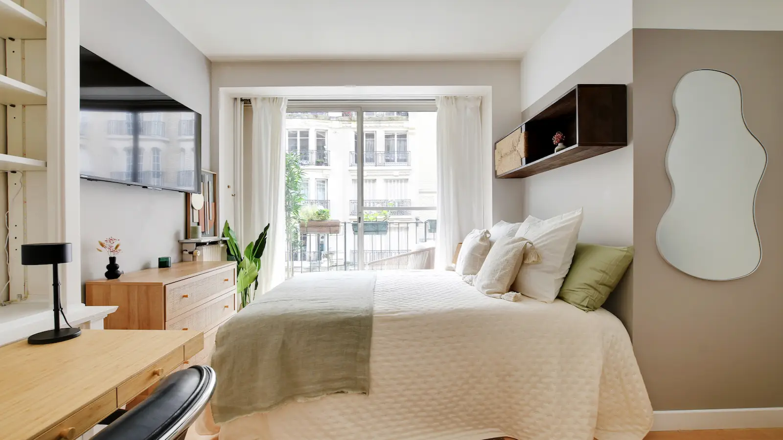 Room Place du Costa Rica in Paris