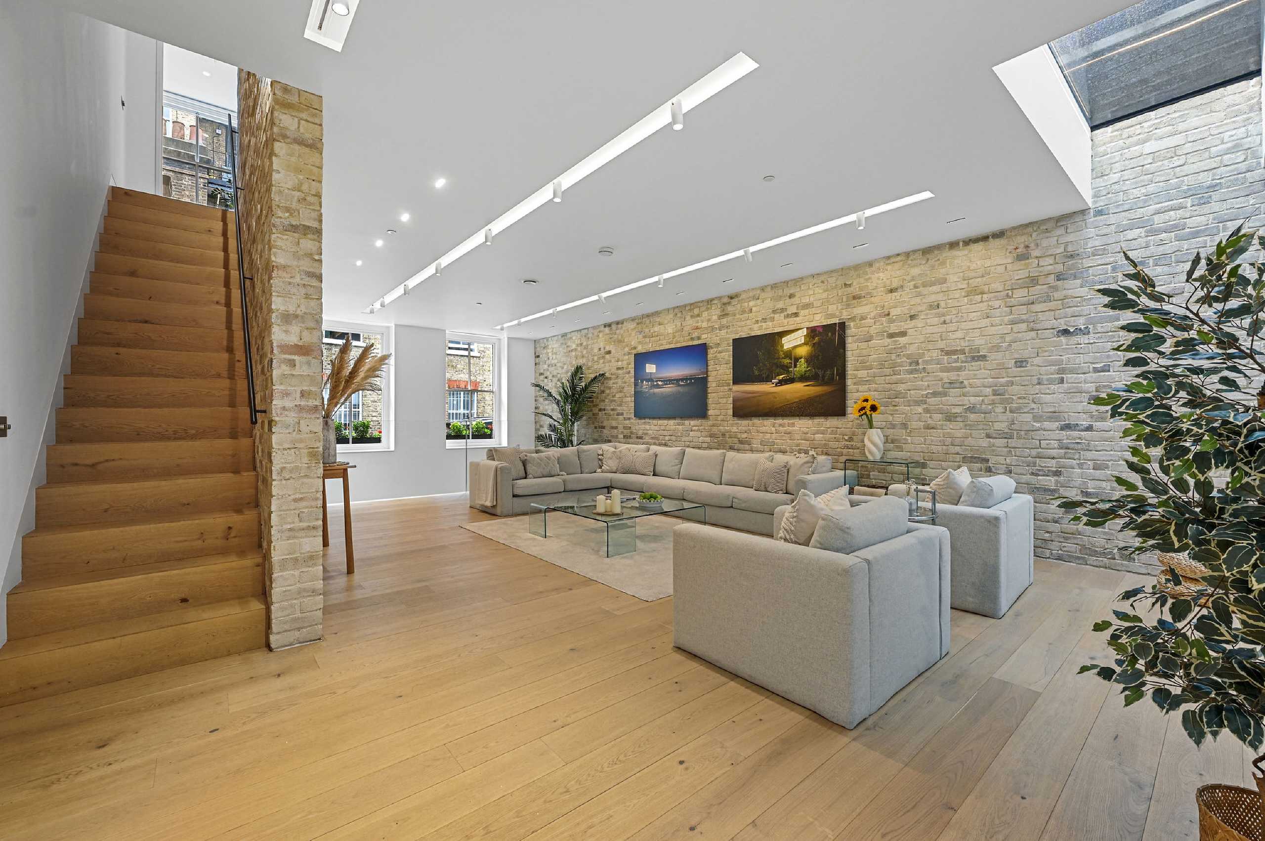 House Nottingham Place in City of Westminster