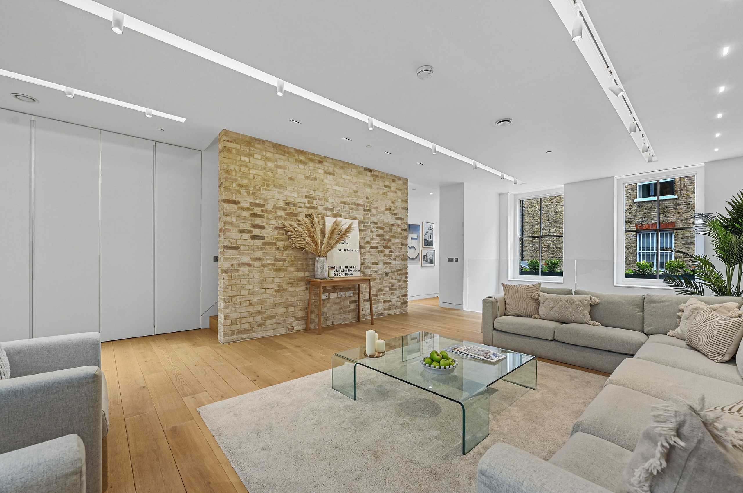 House Nottingham Place in City of Westminster
