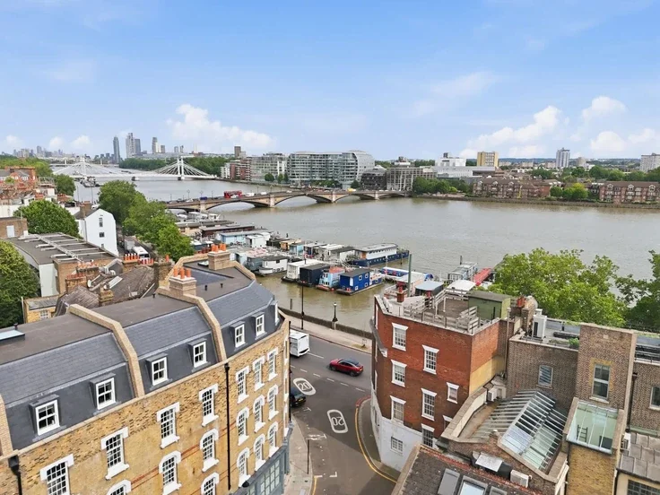 Flat Cheyne Walk in Greater London