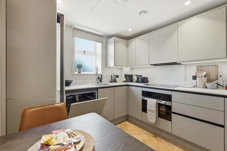 Flat Cheyne Walk in Greater London