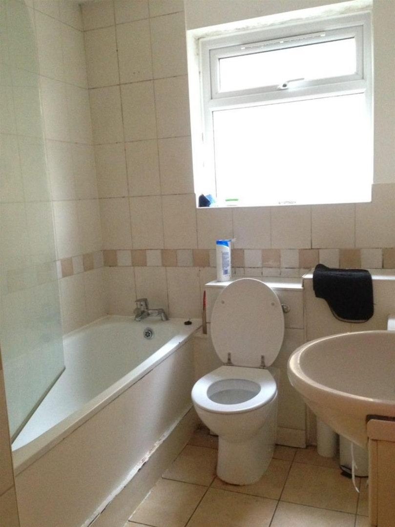 Flat Ballards Lane in Greater London