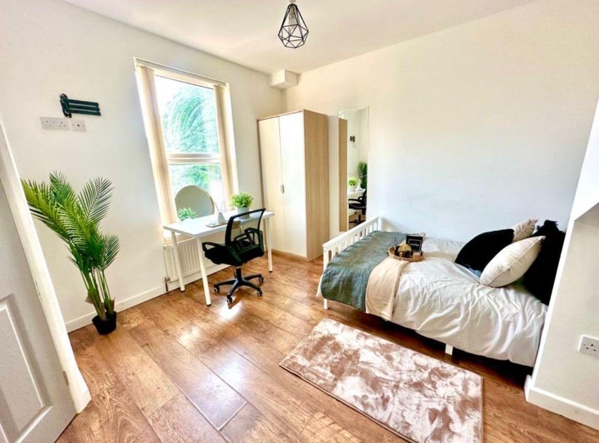 Room Brooklyn Road in Coventry