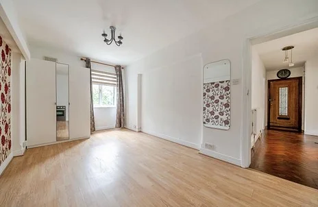 Flat Courtlands in Maidenhead