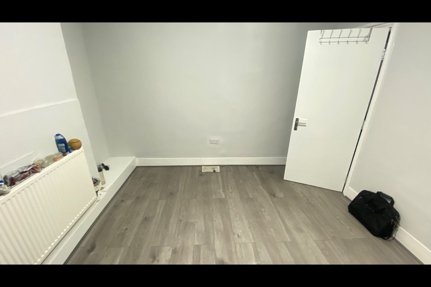 Room High Street North in Greater London