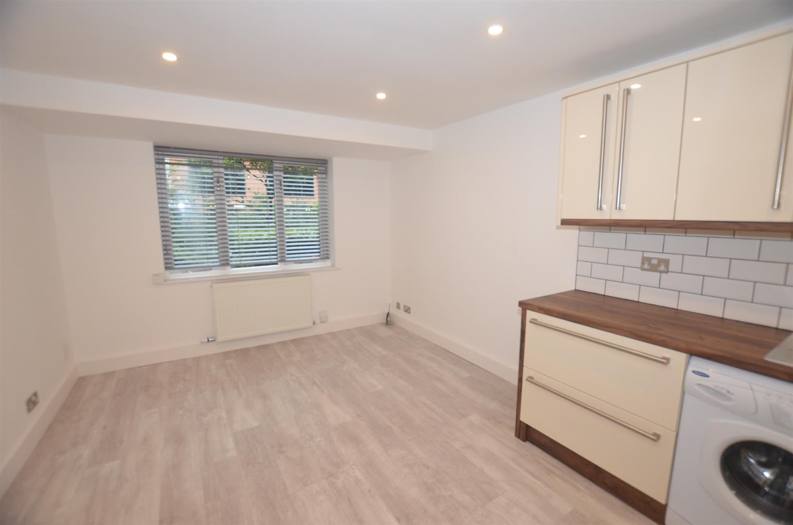 Flat Saint Mary's Court in Derby