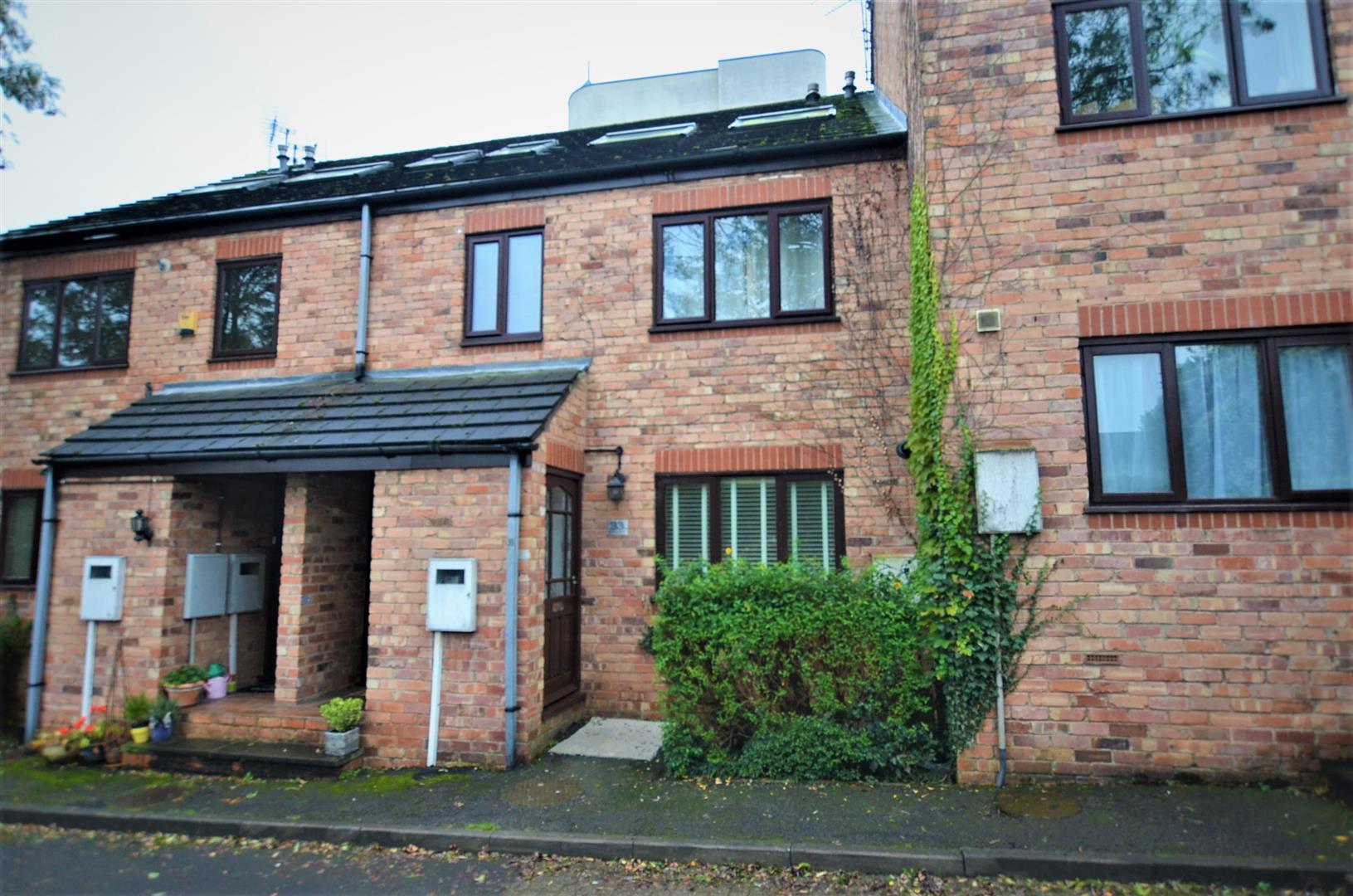 Flat Saint Mary's Court in Derby