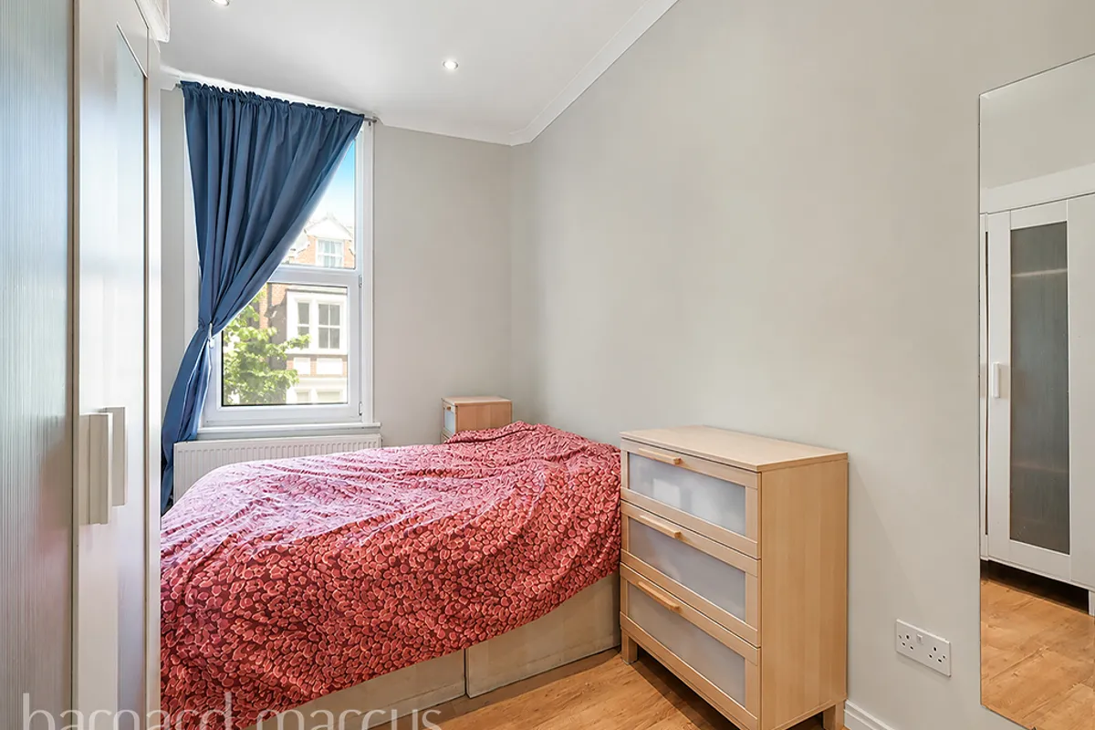 Flat Griffin Gate in Greater London