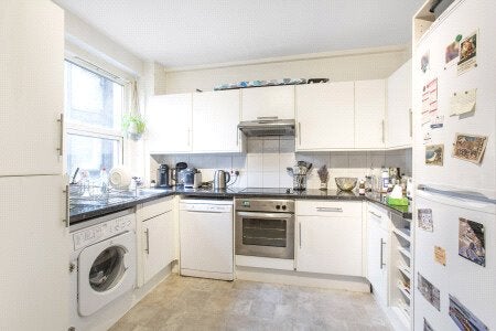 Flat Cavell Street in Greater London