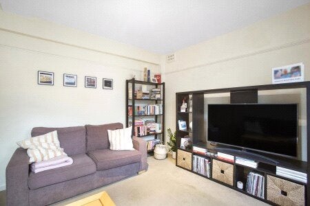 Flat Cavell Street in Greater London
