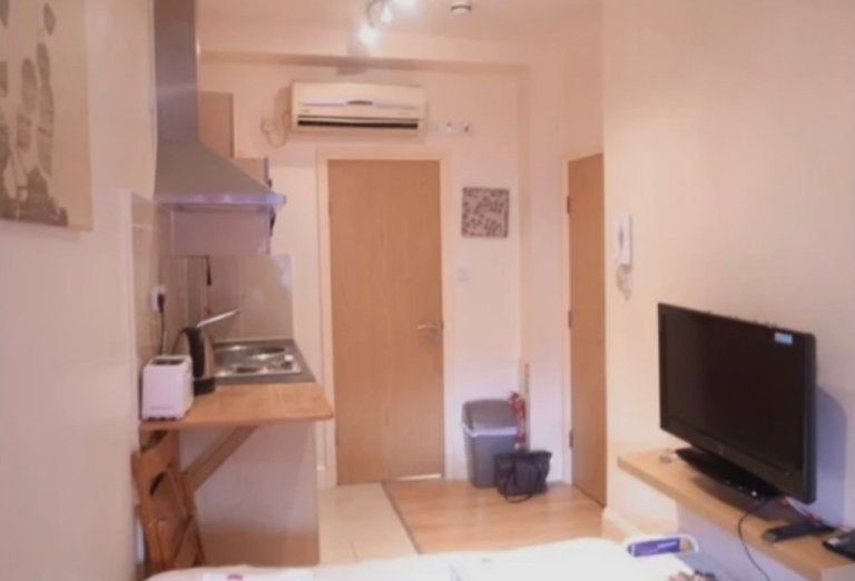 Flat Poplar Place in City of Westminster