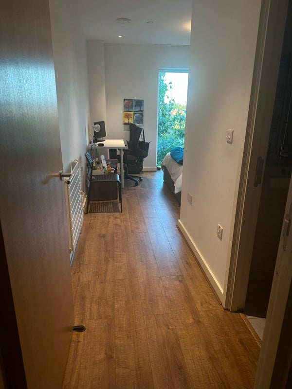 Room Aviary Close in Greater London