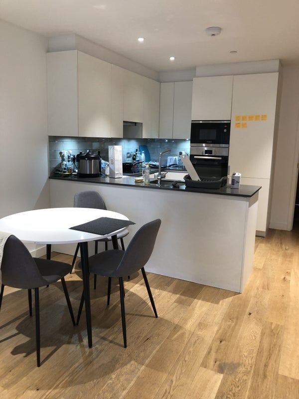 Room Aviary Close in Greater London