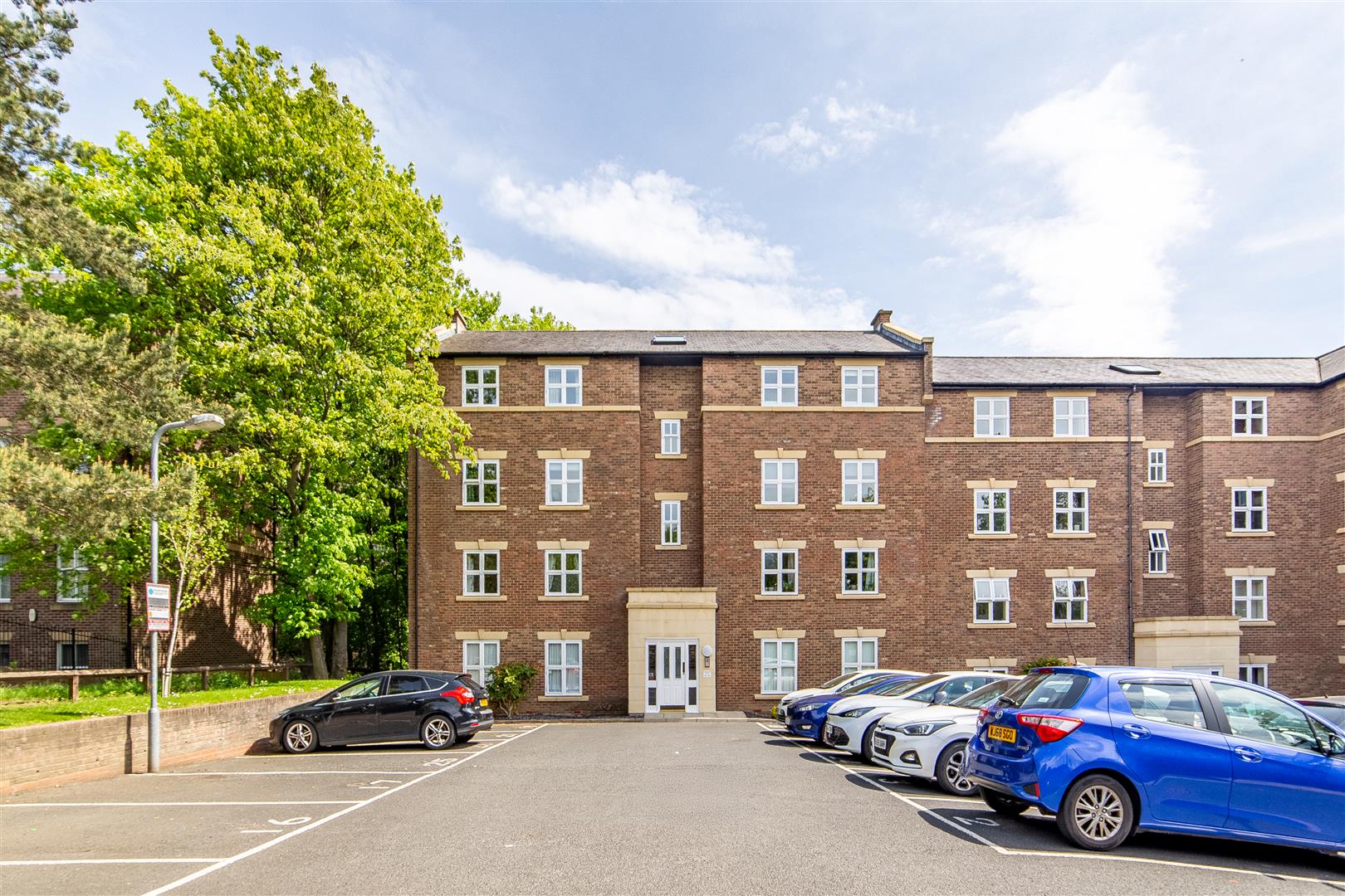 Flat Blandford Court in Newcastle upon Tyne