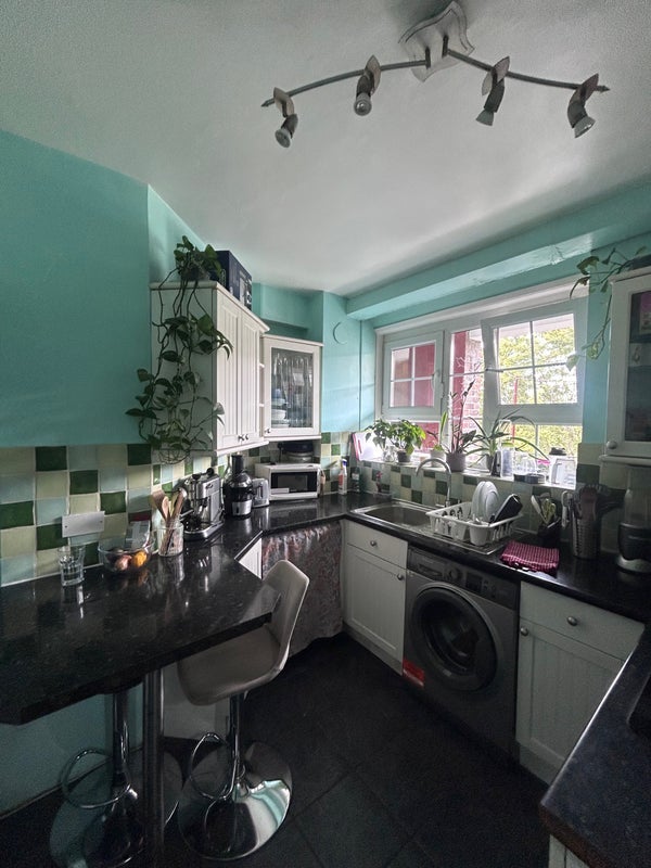 Room Atkins Road in Greater London