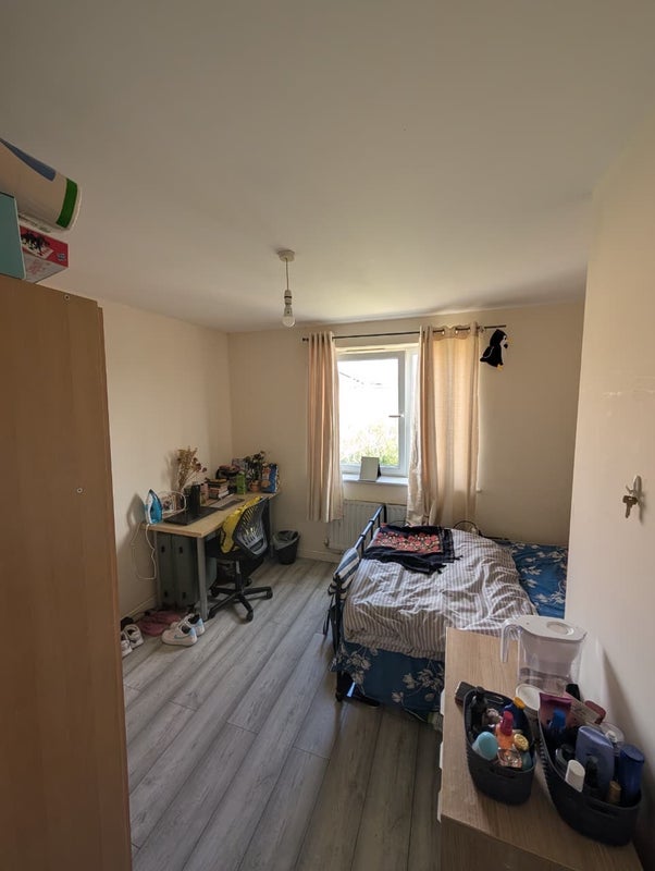 Room Lauderdale Crescent in Manchester