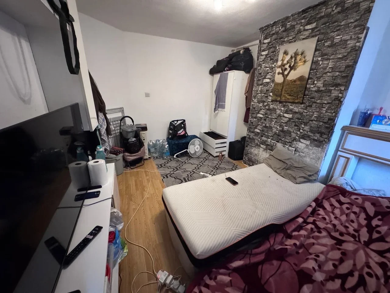 Room Ashford Avenue in Greater London