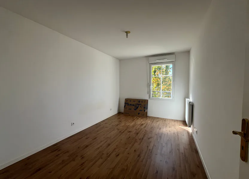 Flat Rue des Frères Lumière in Évreux