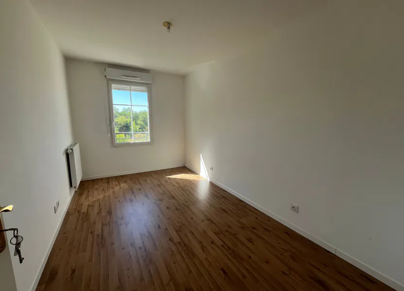Flat Rue des Frères Lumière in Évreux