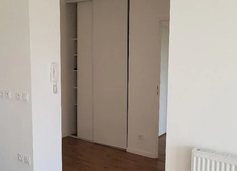 Flat Rue des Frères Lumière in Évreux
