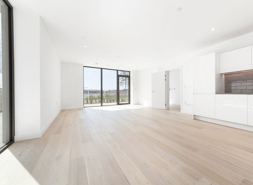 Flat Royal Crest Avenue in Greater London