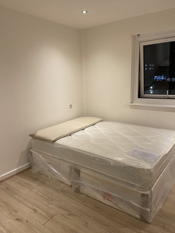 Flat Premiere Place in Greater London