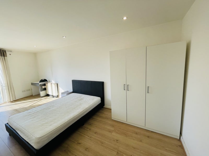 Flat Premiere Place in Greater London