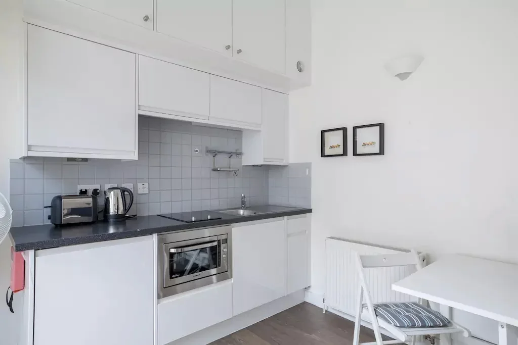 Flat Gloucester Street in City of Westminster