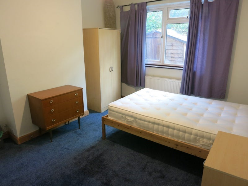 Room Myrtle Road in Ipswich