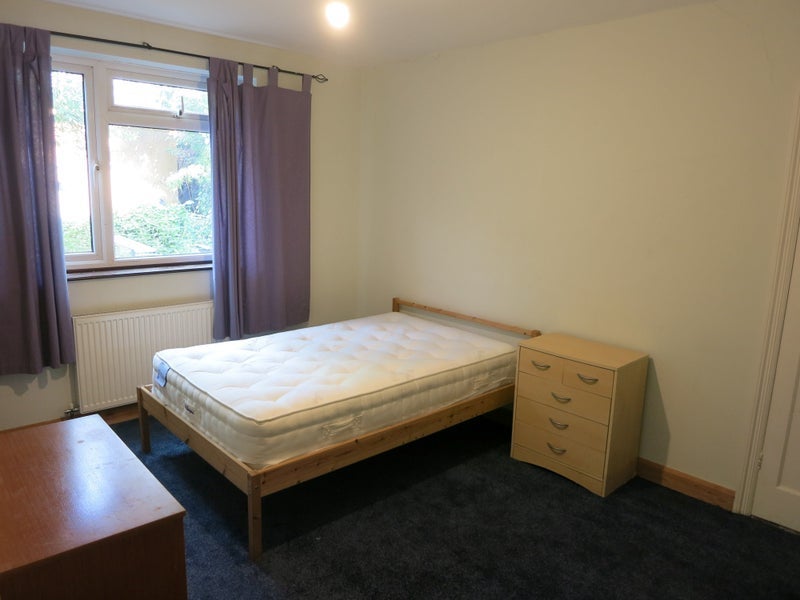 Room Myrtle Road in Ipswich
