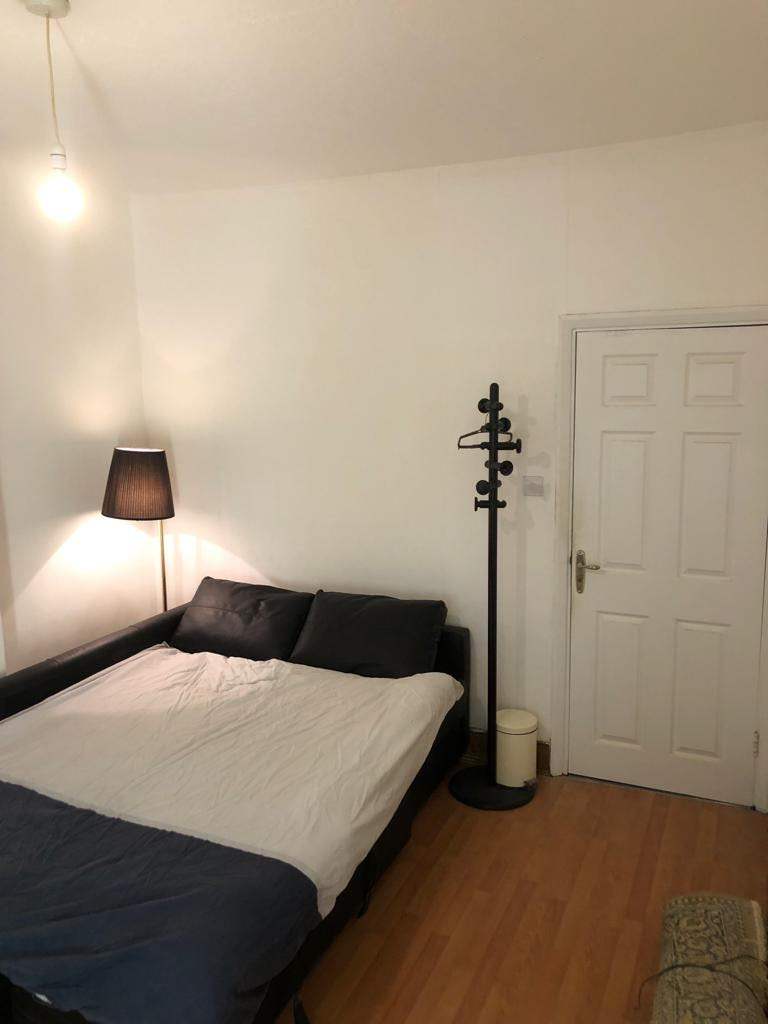 Room London Road in Greater London