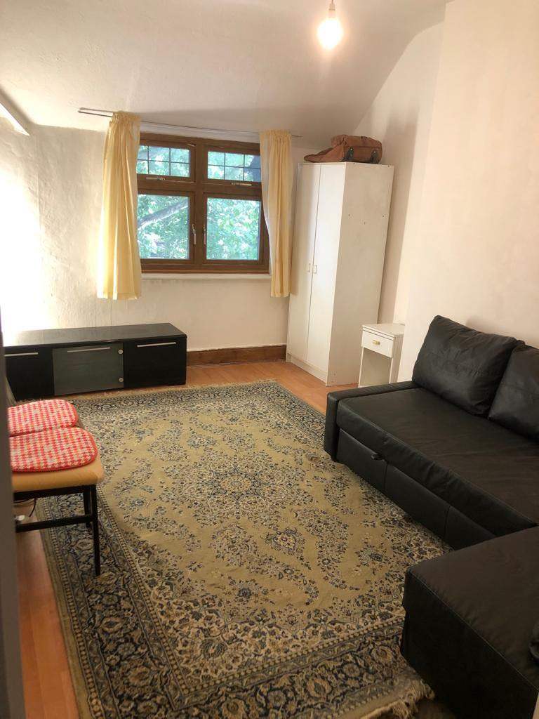 Room London Road in Greater London